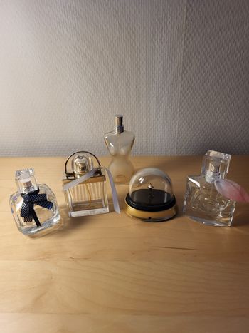Lot de flacons de parfum vides divers