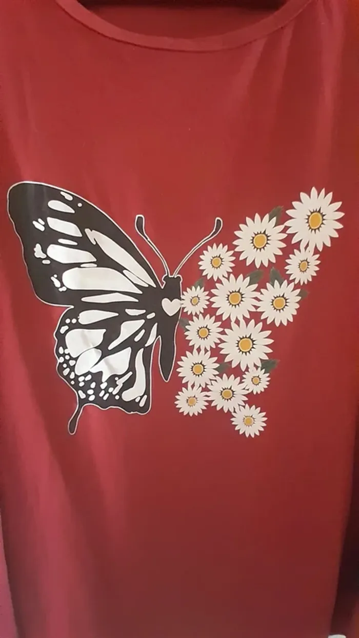 T-shirt Marguerites et papillon, taille 7XL, fond Bordeaux - photo numéro 2