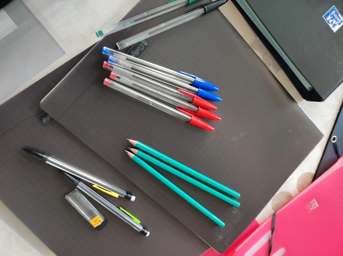 Lot de fournitures scolaires - photo numéro 3