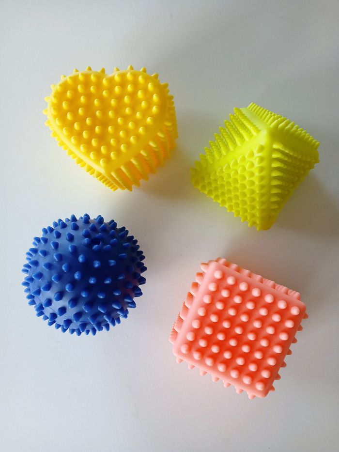 Balles et formes à picots - photo numéro 2