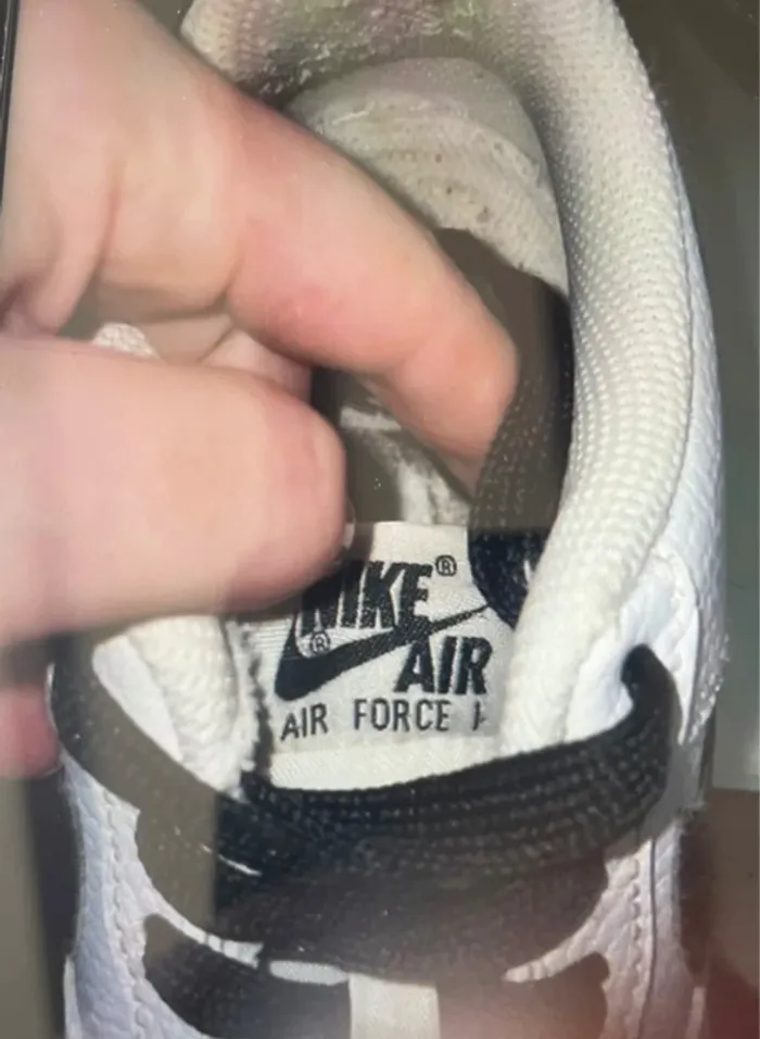 Baskets Nike Air Force 1 Blanches et Noires Pointure 36 - Bon État - photo numéro 4