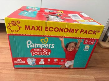 Couches pants Pampers taille 5 neuf