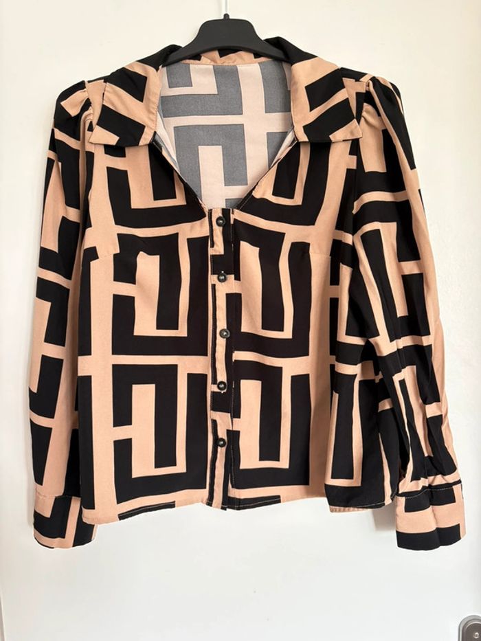 Chemise graphique à motifs géométriques nude & noir - style vintage chic