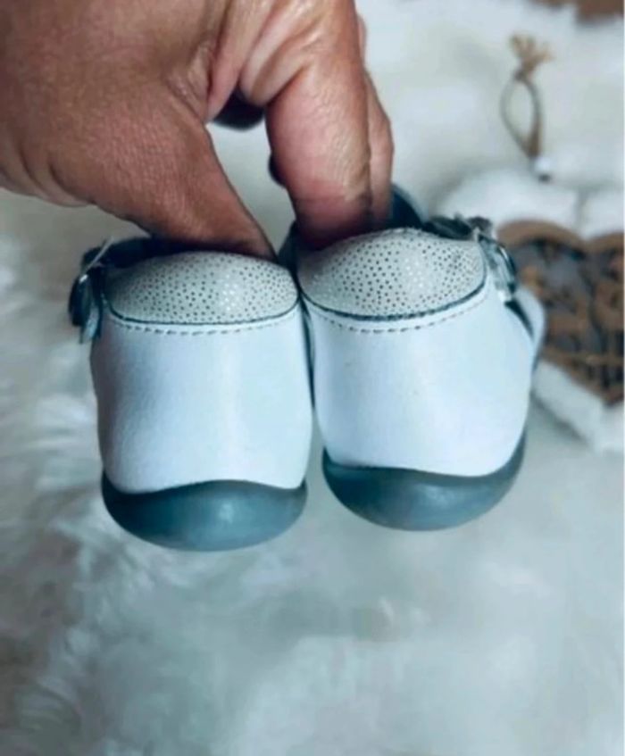 Sandale blanche cuir été fille pointure 20 - photo numéro 3