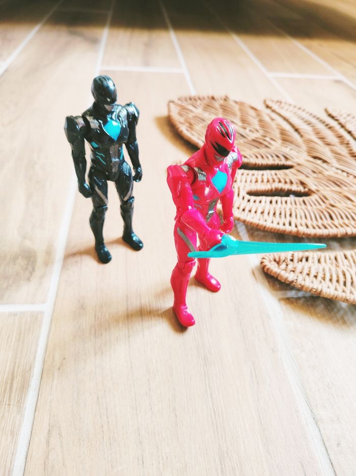 🙅 Power rangers Movie lot de 2 figurines rangers noir et rouge marque bandai - photo numéro 3