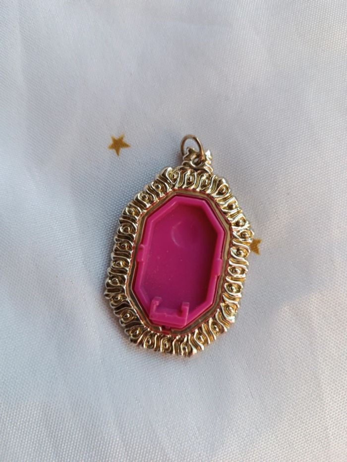 Médaillon pretty locket doré golden pendentif collier Polly pocket bluebird figurine mini small - photo numéro 2