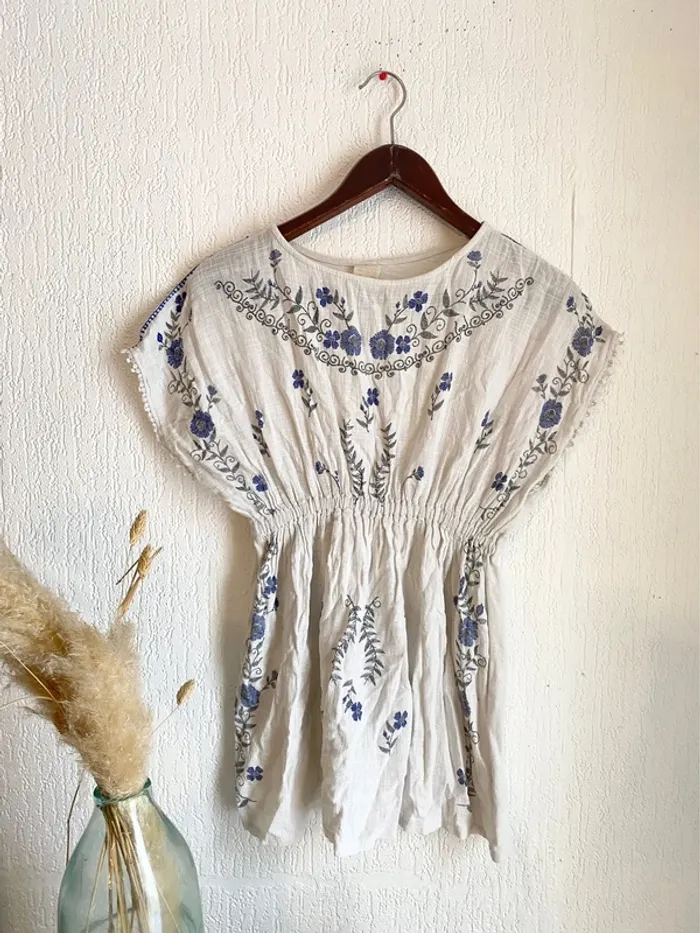 Robe Zara fleurie blanche taille 11 12 ans