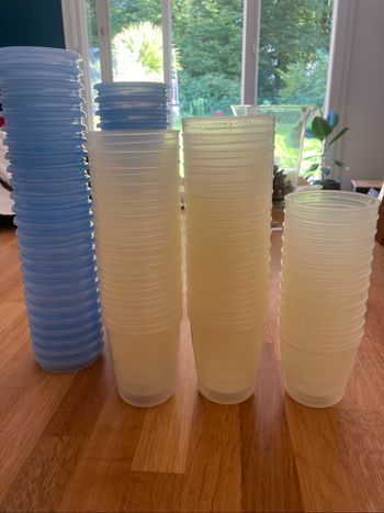 Lot de petits pots