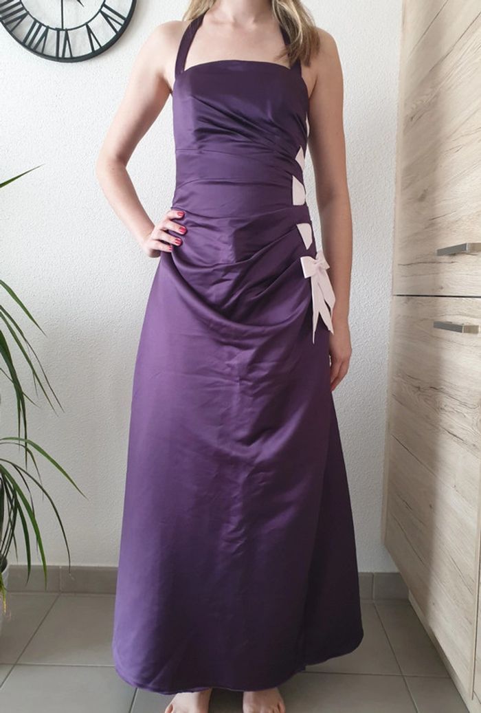 Robe couturiere pour cérémonie violette satinée - photo numéro 3