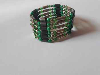 Bracelet / collier aimanté vert, noir et argenté