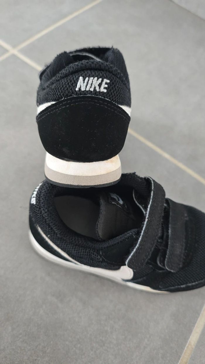 Basket nike noir et blanche - photo numéro 2