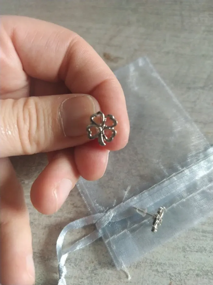Boucle d'oreille trèfle - photo numéro 2