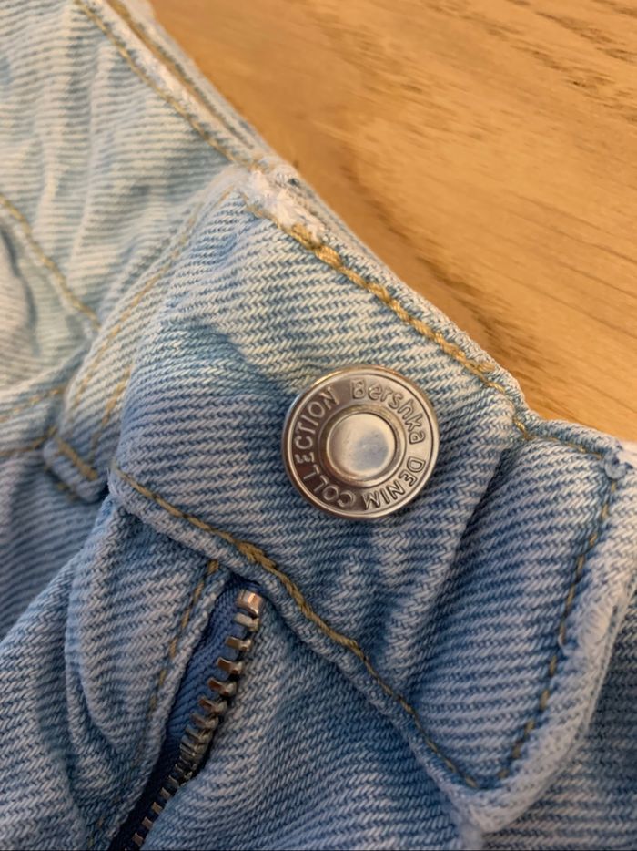 Jean évasé Bershka, taille 32. - photo numéro 2