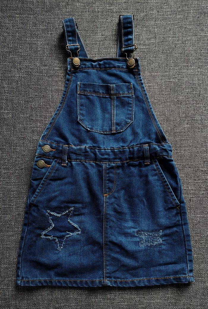 Robe salopette en jean fille
 8 ans