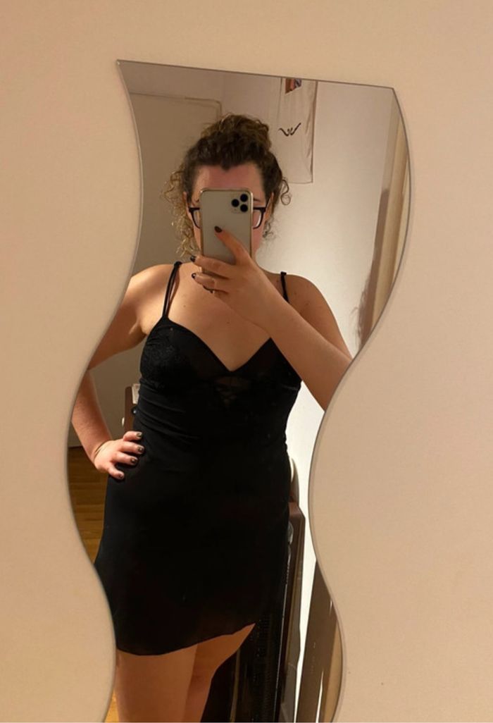 Robe de nuit noir avec dentelle - photo numéro 4