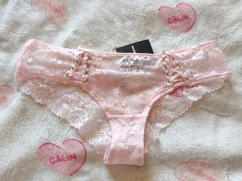 Sous vêtements femme avec étiquettes 