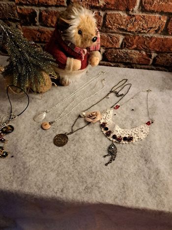 Lot de colliers blanc rose rouge argenté