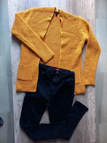 Ensemble gilet en laine et jeans noir 8 ans