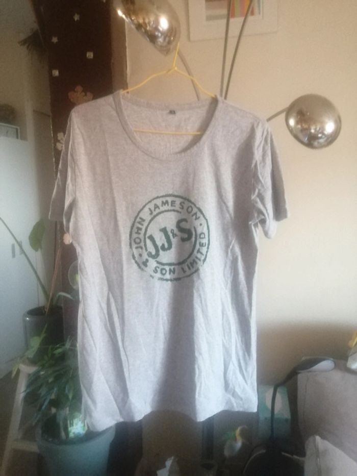 🌸Tee-shirt gris large Taille 38 "JJ&S " 🌸