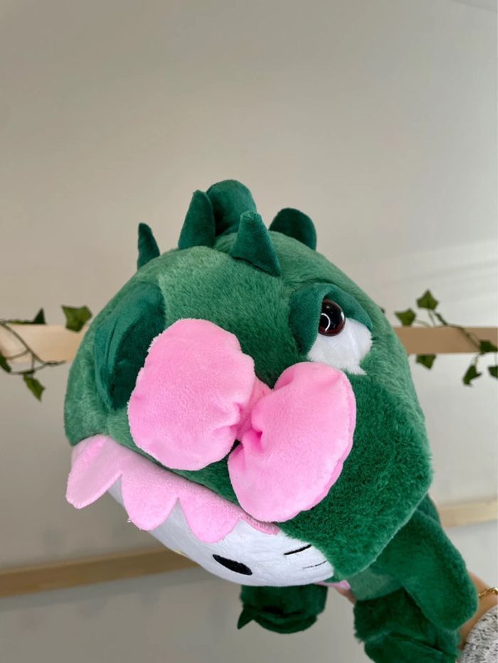 Peluche Sanrio Hello Kitty dinosaure - photo numéro 5
