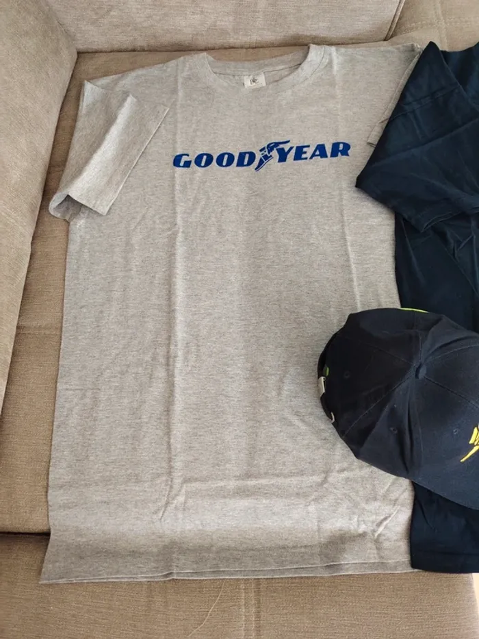 2 t shirt L et une casquette Goodyear neuf - photo numéro 2