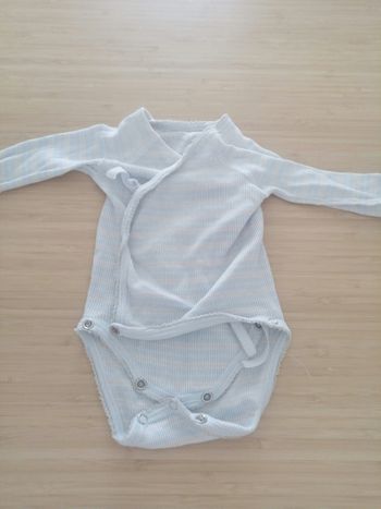 Body manches longues 1 mois. Petit Bateau. bon état.