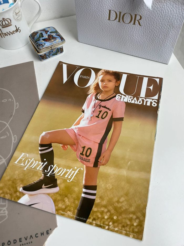 Vogue Paris magazine - supplément enfant -avril 2017