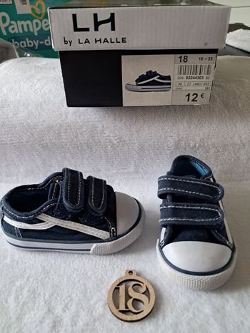 Chaussure tennis bleu marine pointure 18