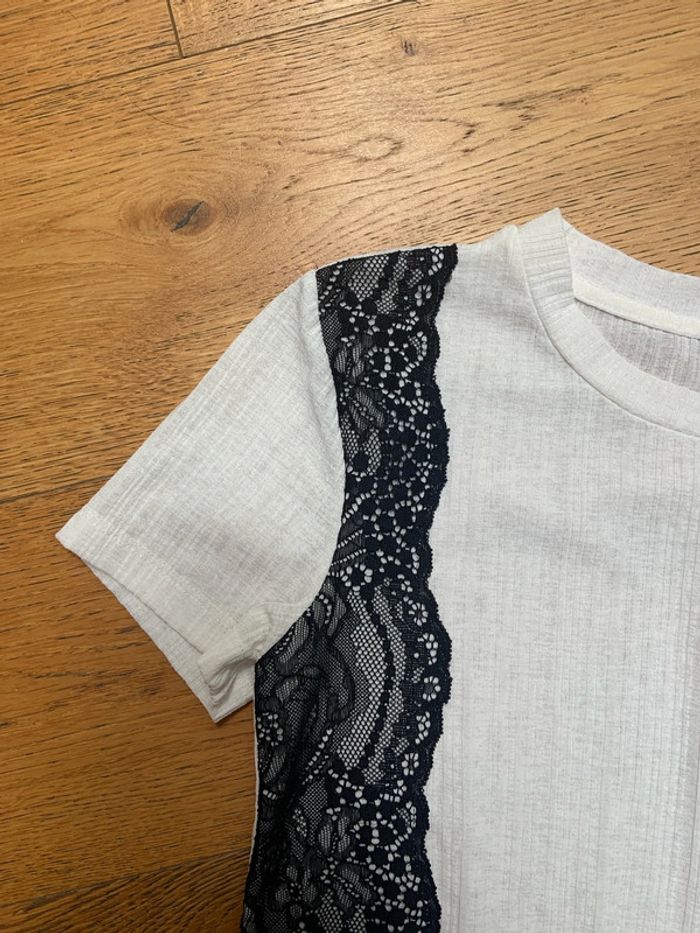 Tee-shirt à manches courtes avec dentelle - photo numéro 2