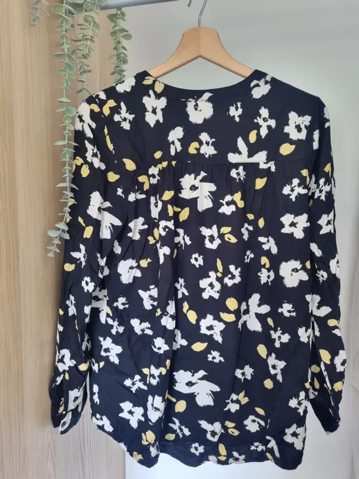 Blouse chemisier noir fleuri - photo numéro 2