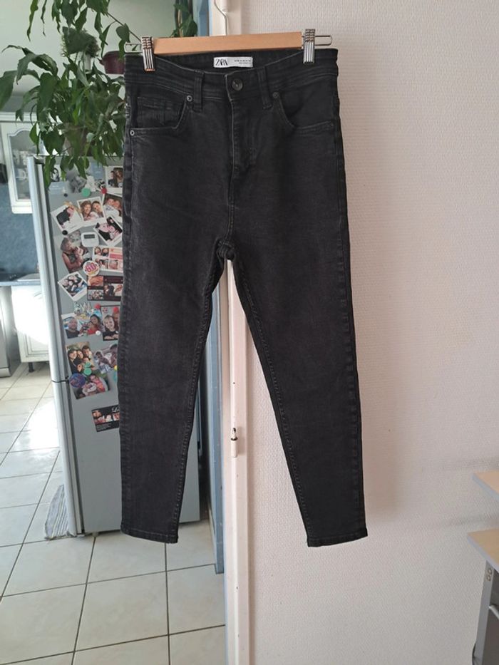 Jean noir extensible zara T 38
