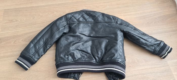 Superbe blouson noir taille 4 ans - photo numéro 2