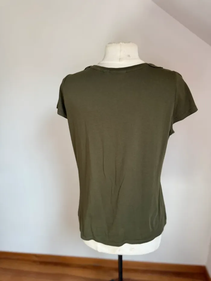Superbe T Shirt en tissu doux fluide vert kaki avec dentelle naf naf 40 L - photo numéro 5