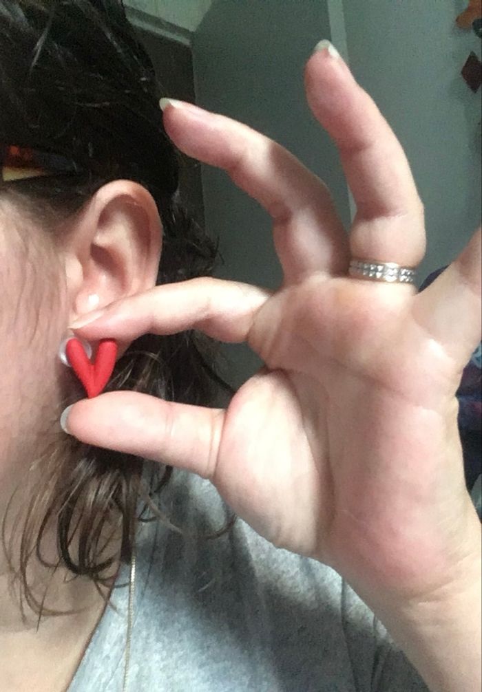 Petites boucles d’oreilles NEUVES pour femme, en forme de cœurs ♥️ couleur rouge