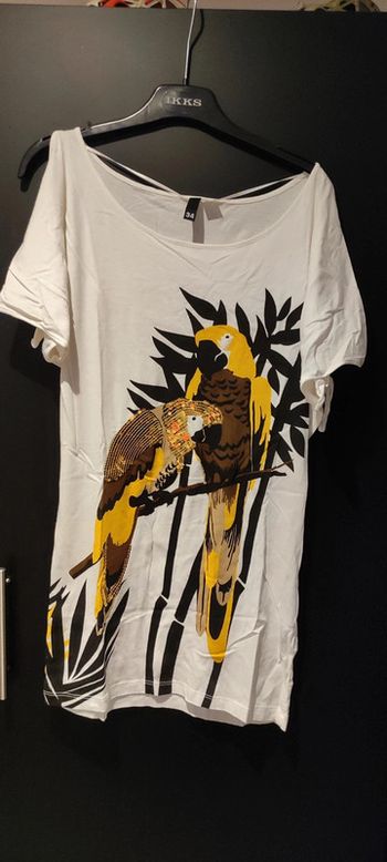 Tee-shirt perroquet épaules dénudées