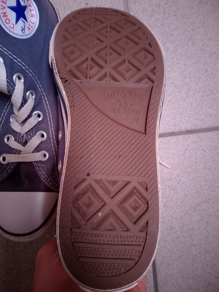 Paire de baskets Converse violette pointure 34 en très bon état. - photo numéro 5