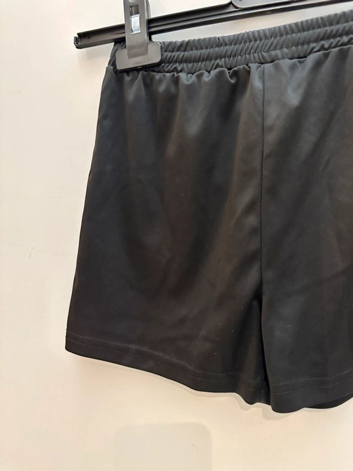 Short noir - photo numéro 2