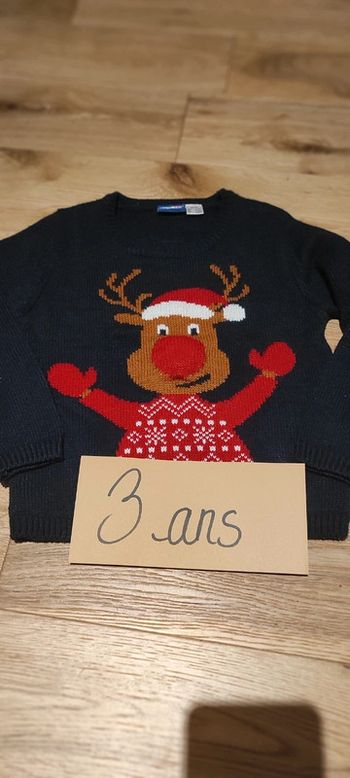 pull de Noël avec un renne