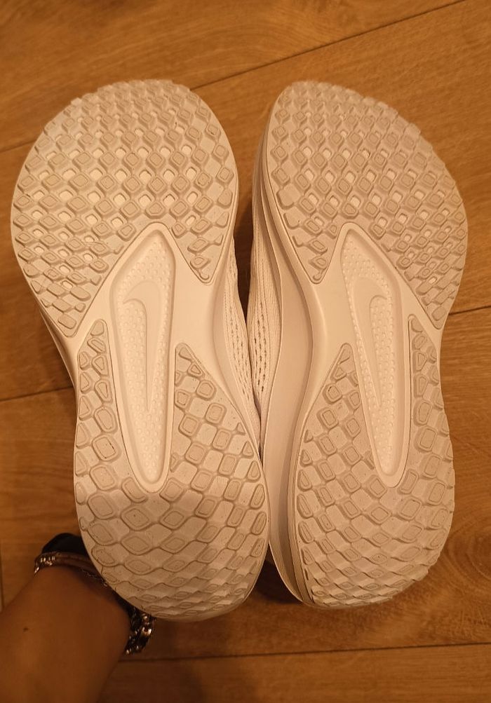 Quest 6 Nike blanche - photo numéro 3