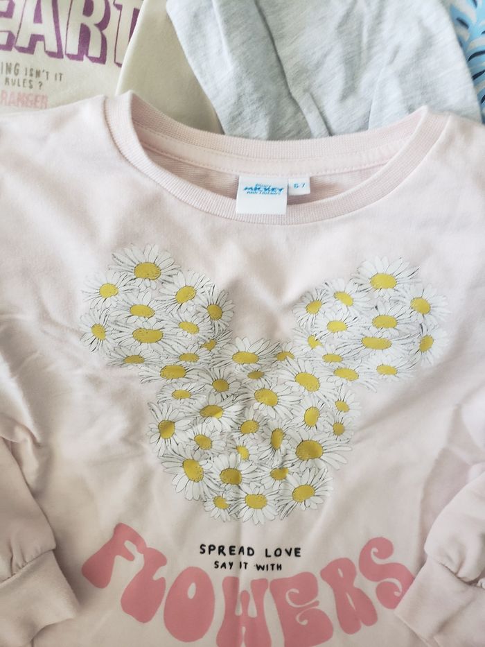 Lot de 3 pulls disney fille  6/7 ans en très bon état - photo numéro 2