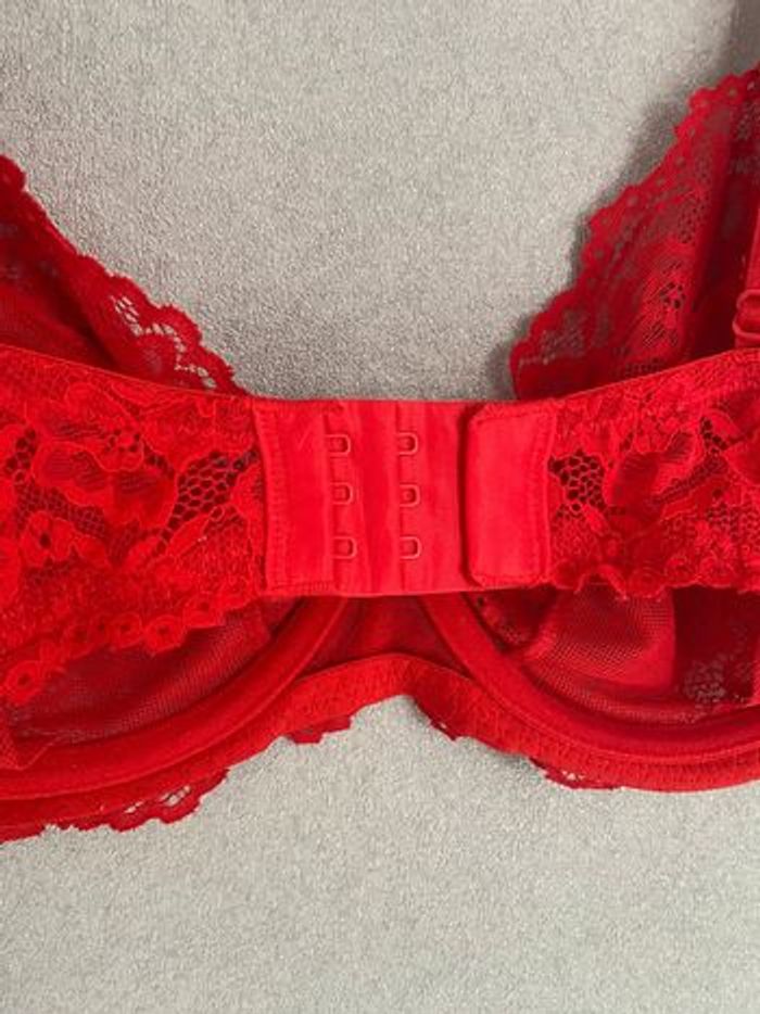 Soutiens gorge dentelle rouge 85C - photo numéro 4