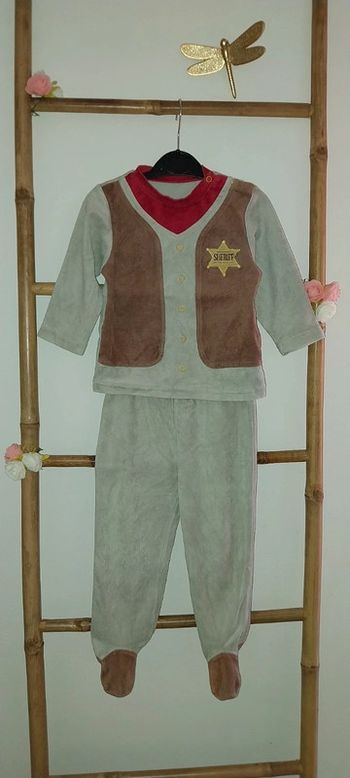Pyjama 2 pièces Shériff en velours 18 mois très bon état