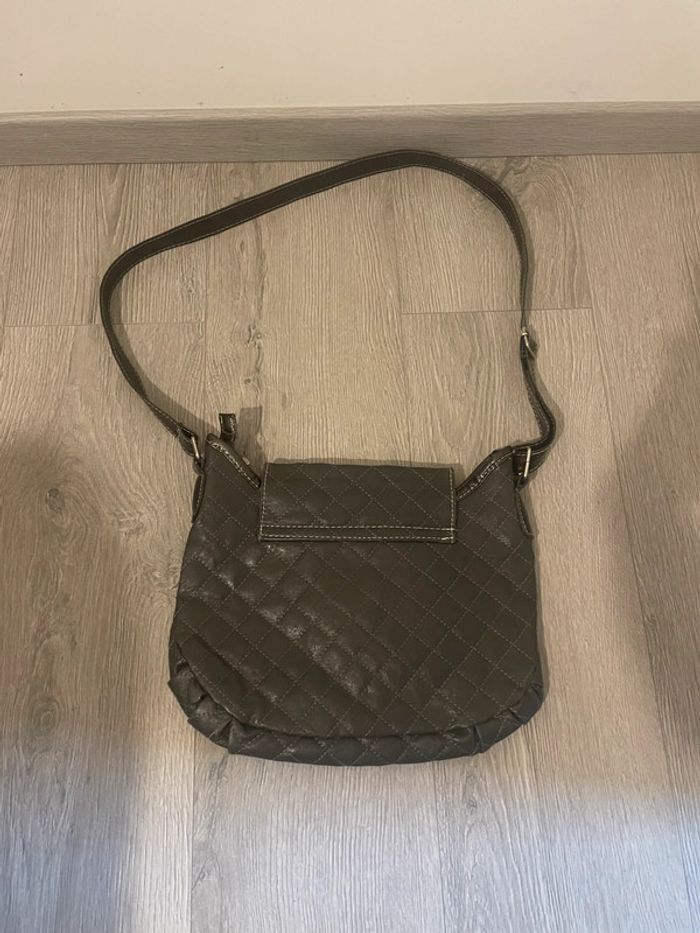 Sac à main à bandoulière gris effet matelassé hanse verni - photo numéro 3