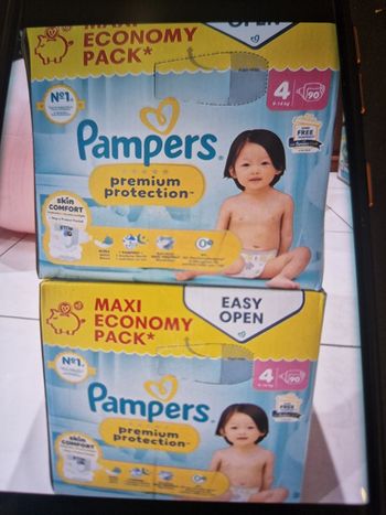  couches pampers  taille 4 lot de 2 cartons