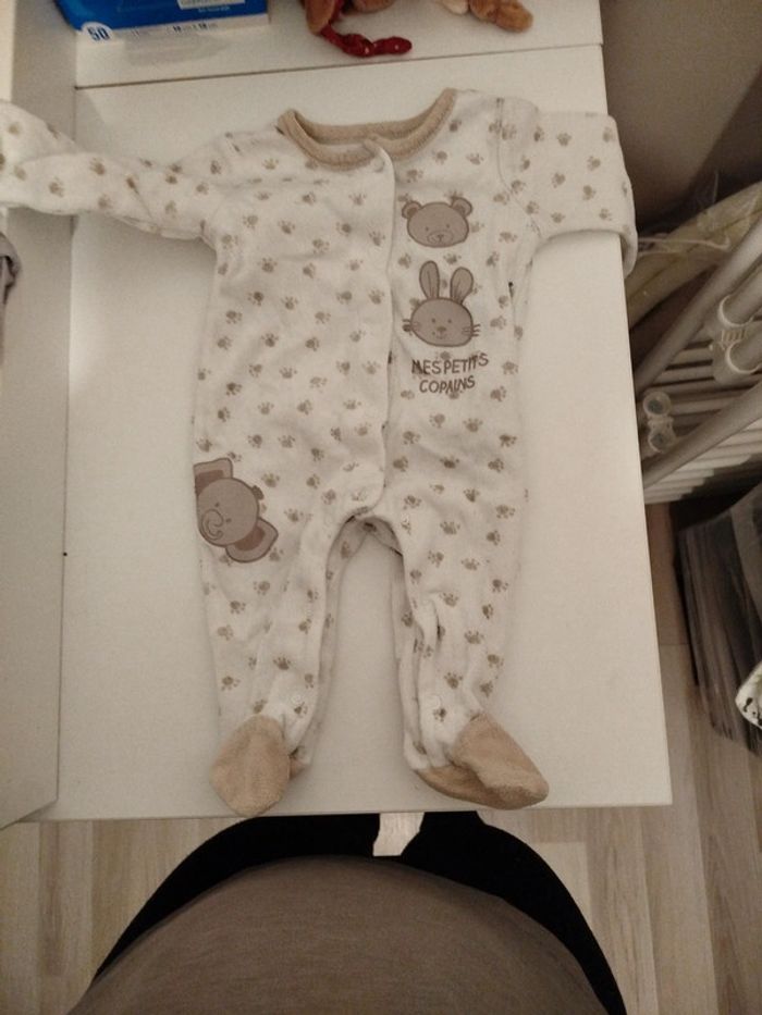 Pyjama 1mois - photo numéro 2