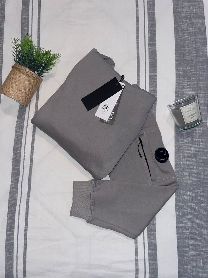 Sweat à capuche C.P. Company – Gris, Taille M, Neuf avec étiquettes