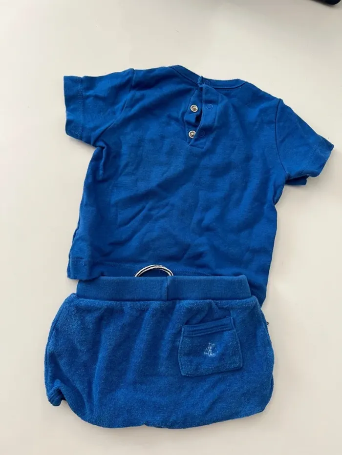 Ensemble Petit Bateau bleu – 6 mois (t-shirt + short) - photo numéro 3