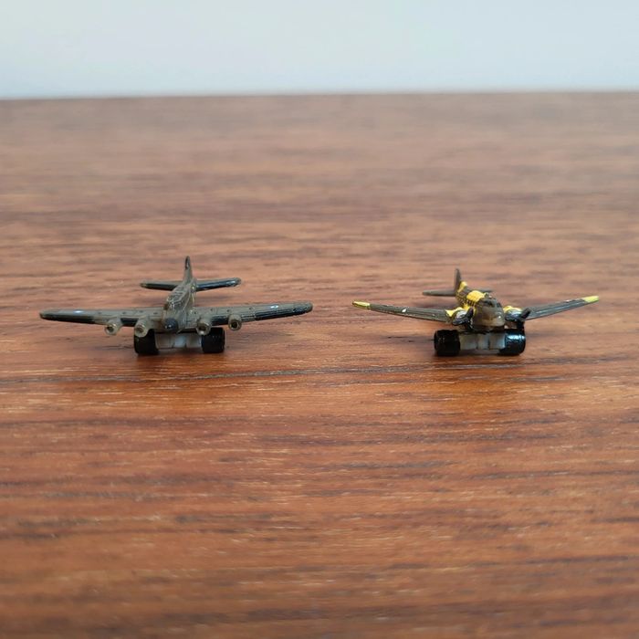 Lot de 2 avions de guerre micro machines - photo numéro 2