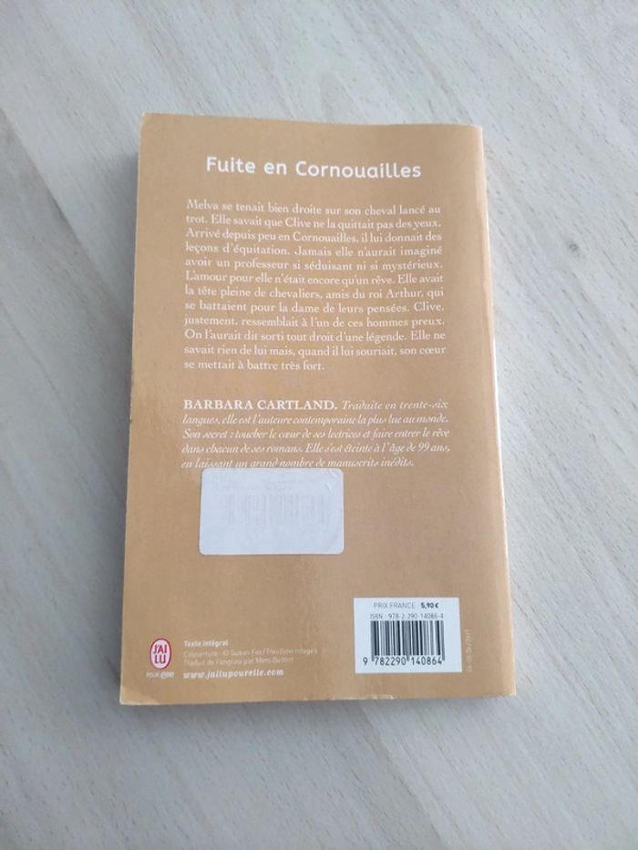 Livre poche Fuite en Cornouailles Cartland - photo numéro 6
