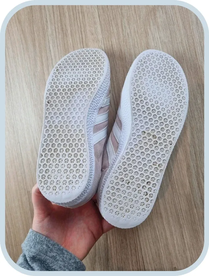 Basket Adidas Gazelle Femme Taille 35 - photo numéro 5